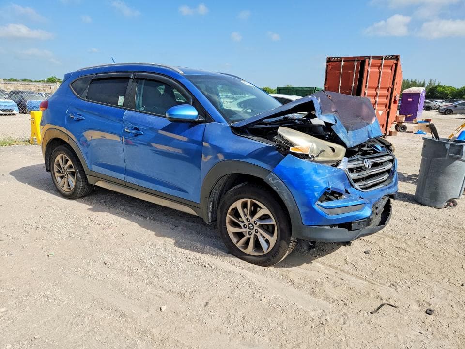 2017 HYUNDAI TUCSON SE 4