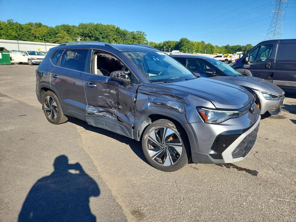 2025 VOLKSWAGEN TAOS SE 4