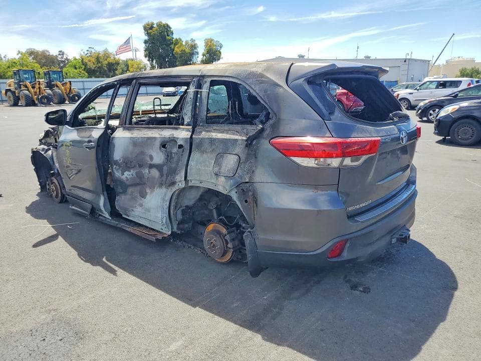 2019 TOYOTA HIGHLANDER LE 2