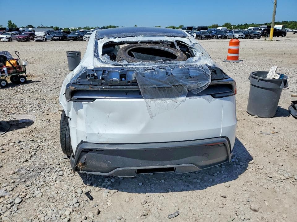 2026 TESLA MODEL Y 6