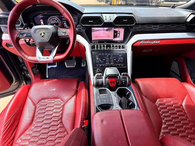 2019 LAMBORGHINI URUS 9