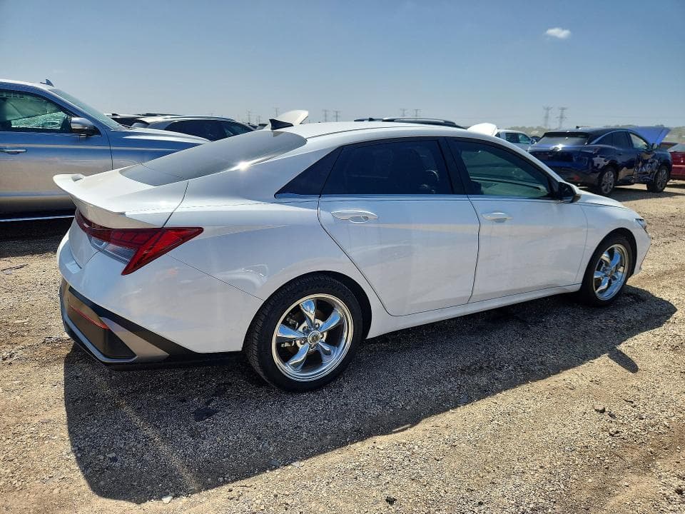 2024 HYUNDAI ELANTRA LIMITED 3