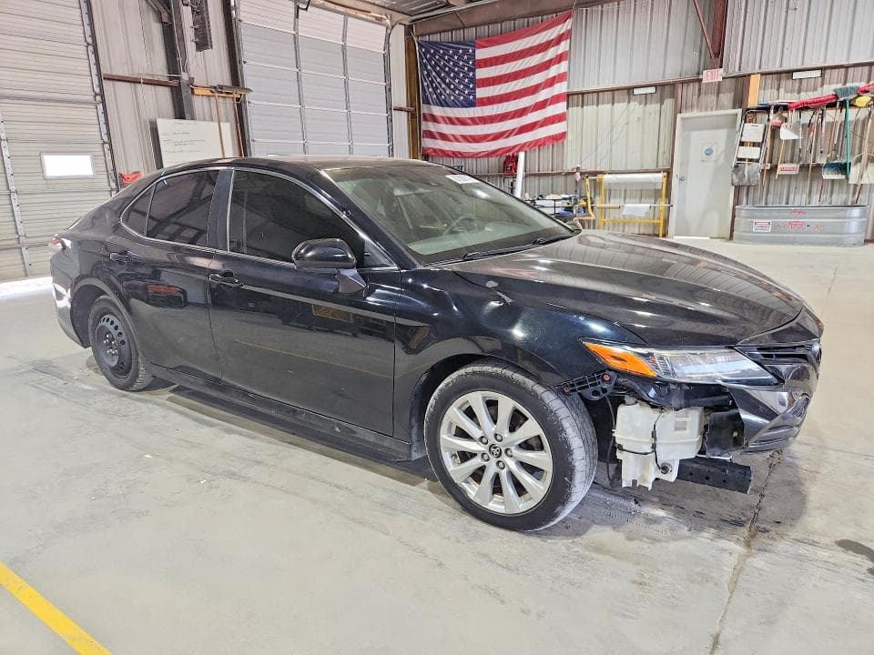 2018 TOYOTA CAMRY LE 4
