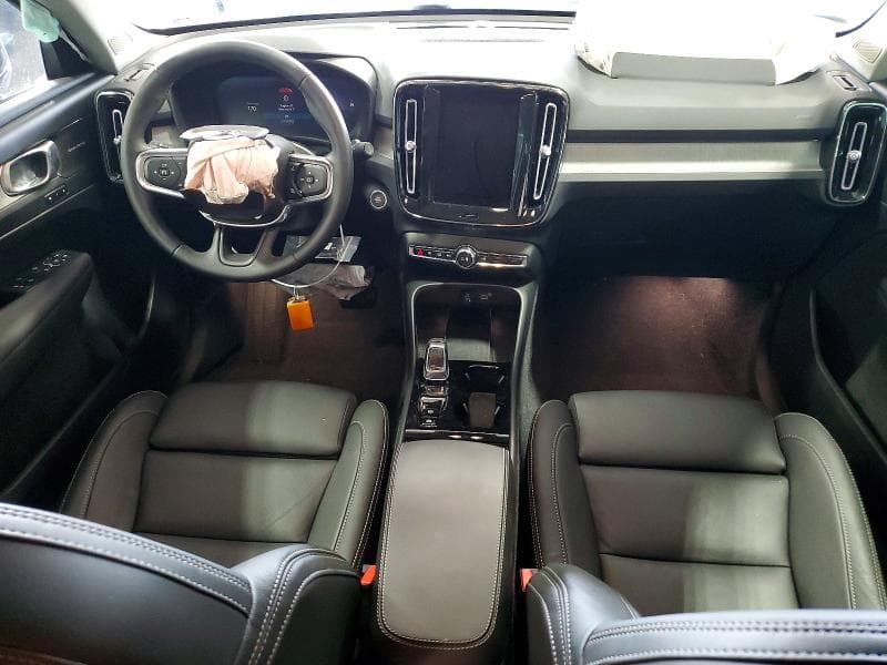 2026 VOLVO XC40 PLUS 8