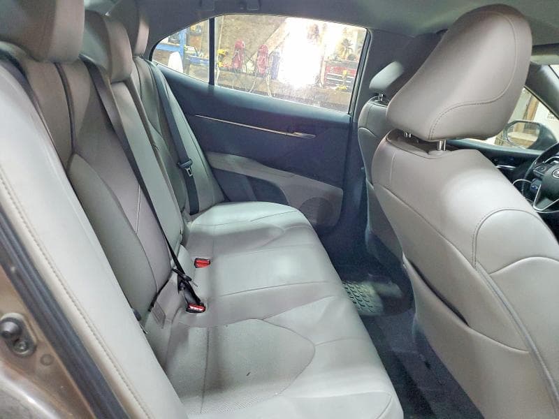 2021 TOYOTA CAMRY XLE 10