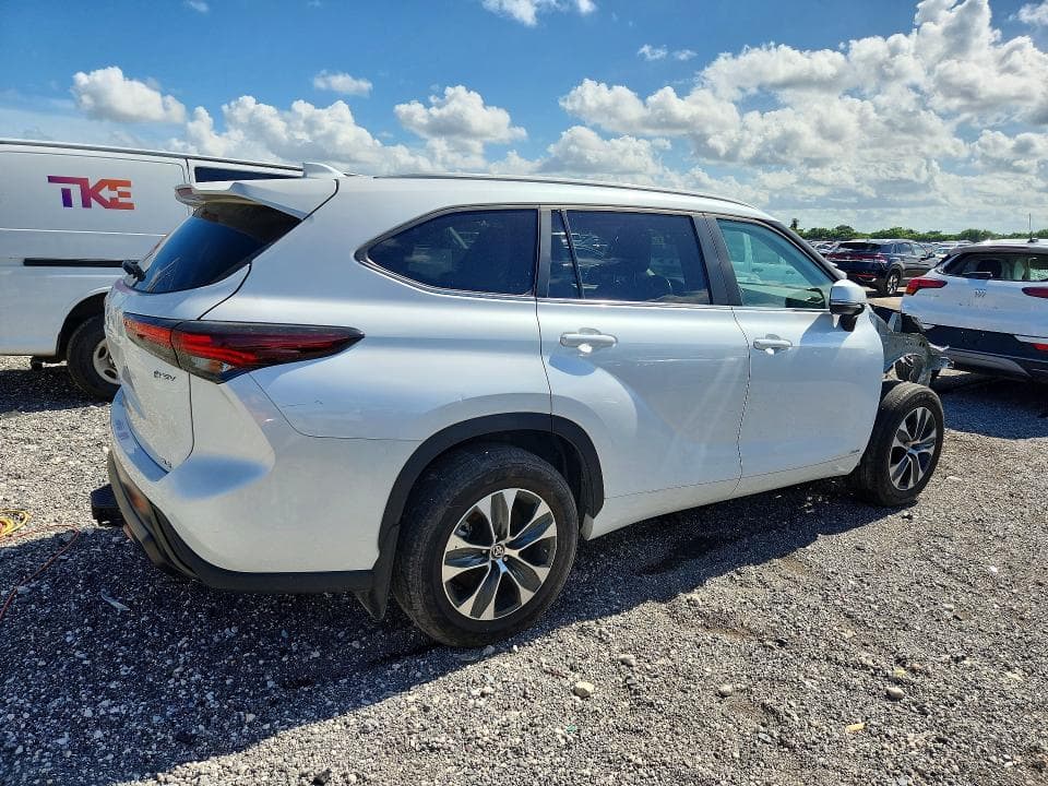 2025 TOYOTA HIGHLANDER HYBRID XLE 3