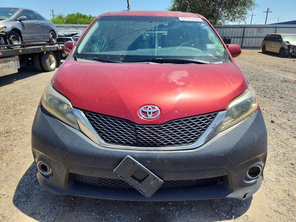 2017 TOYOTA SIENNA SE 5