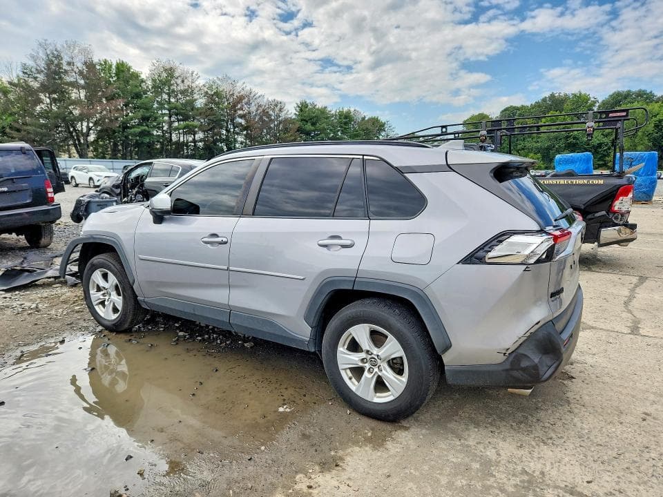 2019 TOYOTA RAV4 XLE 2