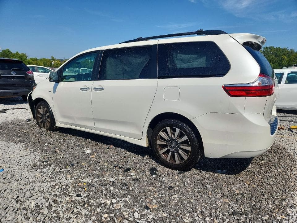 2018 TOYOTA SIENNA XLE 7-PASSENGER 2