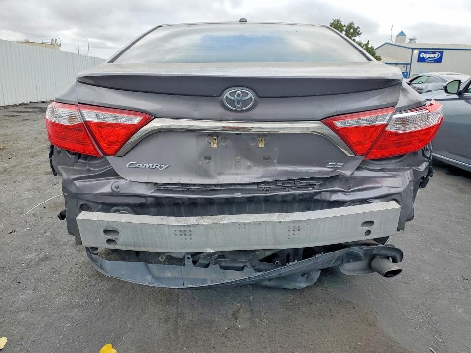 2017 TOYOTA CAMRY SE 6