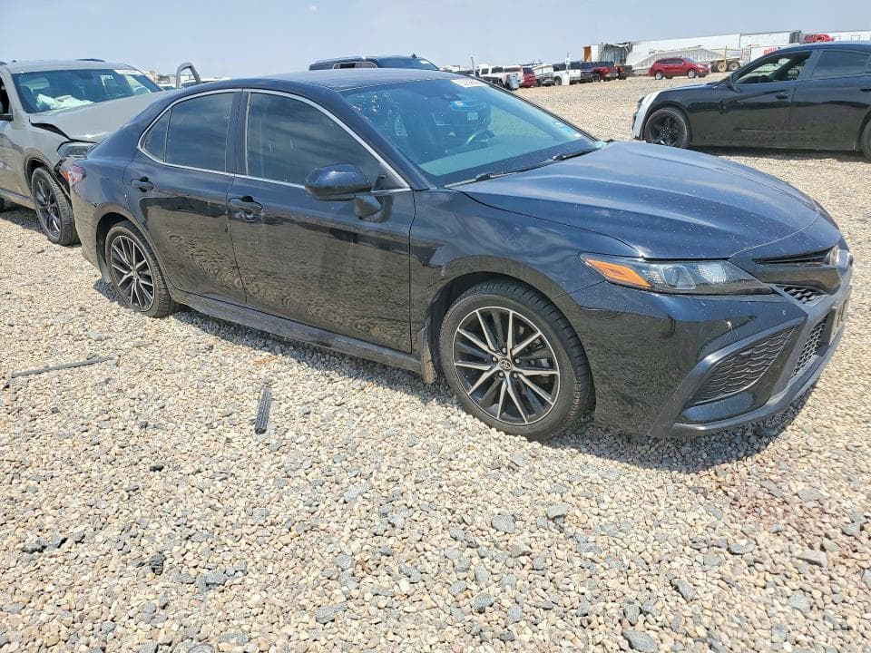 2021 TOYOTA CAMRY SE 4