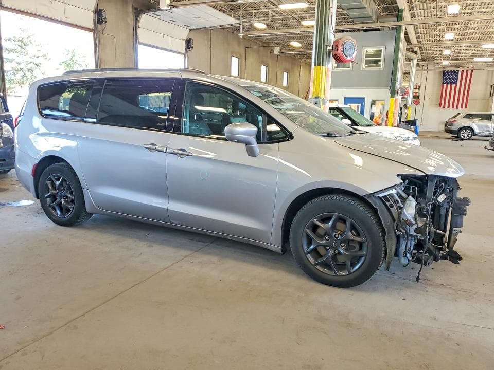 2018 CHRYSLER PACIFICA TOURING L 4