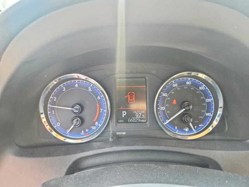 2018 TOYOTA COROLLA LE 9