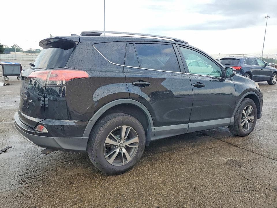 2018 TOYOTA RAV4 XLE 3