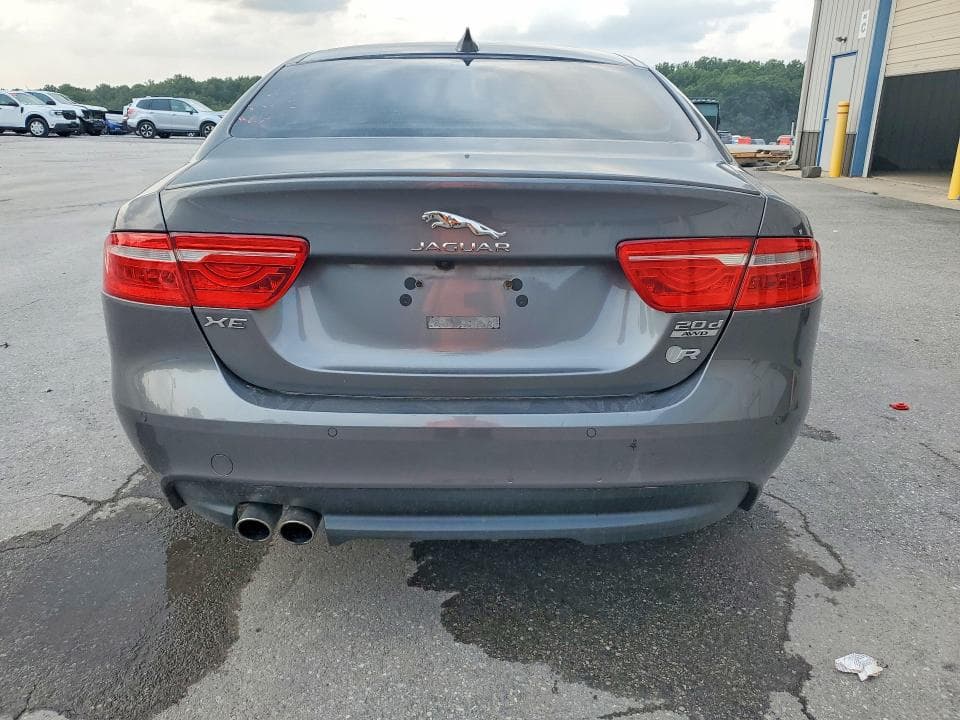 2017 JAGUAR XE R - SPORT 6