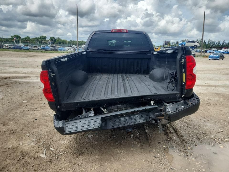 2019 TOYOTA TUNDRA SR 6