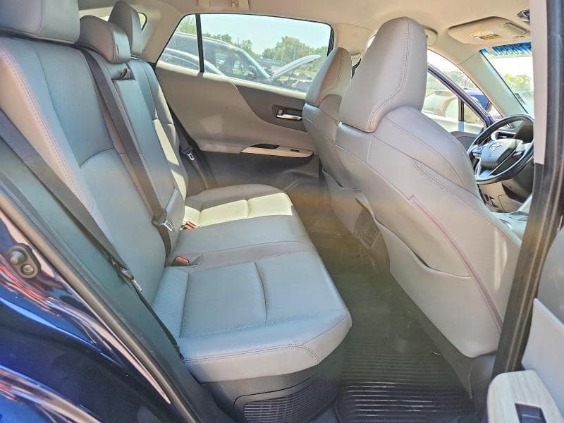2021 TOYOTA VENZA XLE 11