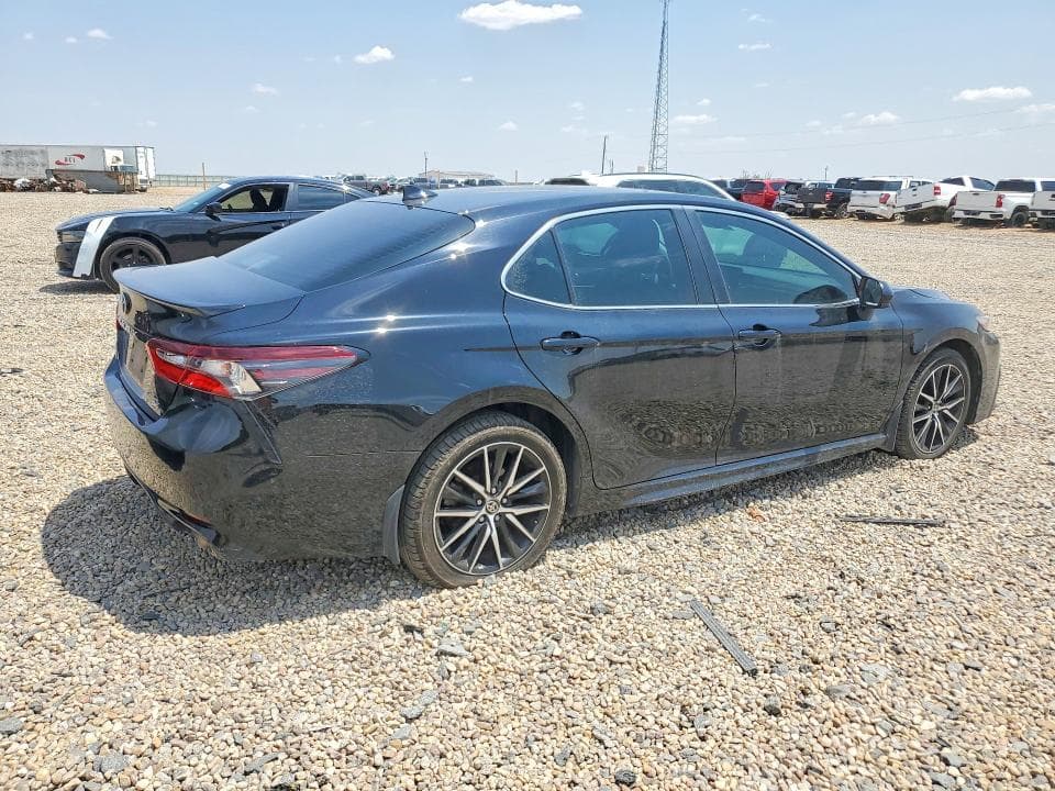 2021 TOYOTA CAMRY SE 3