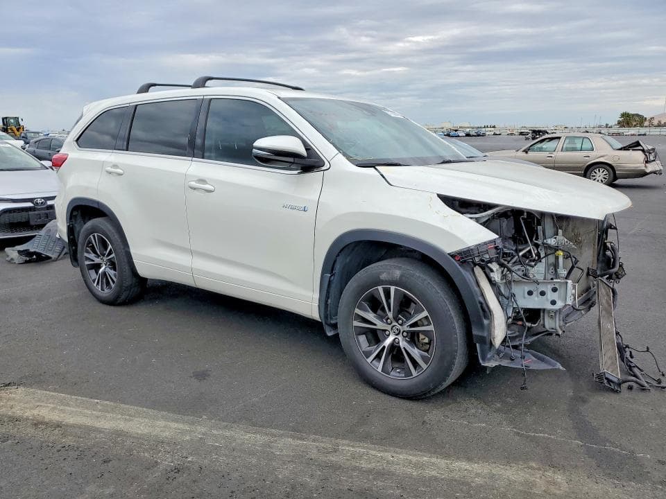2018 TOYOTA HIGHLANDER HYBRID LE 4