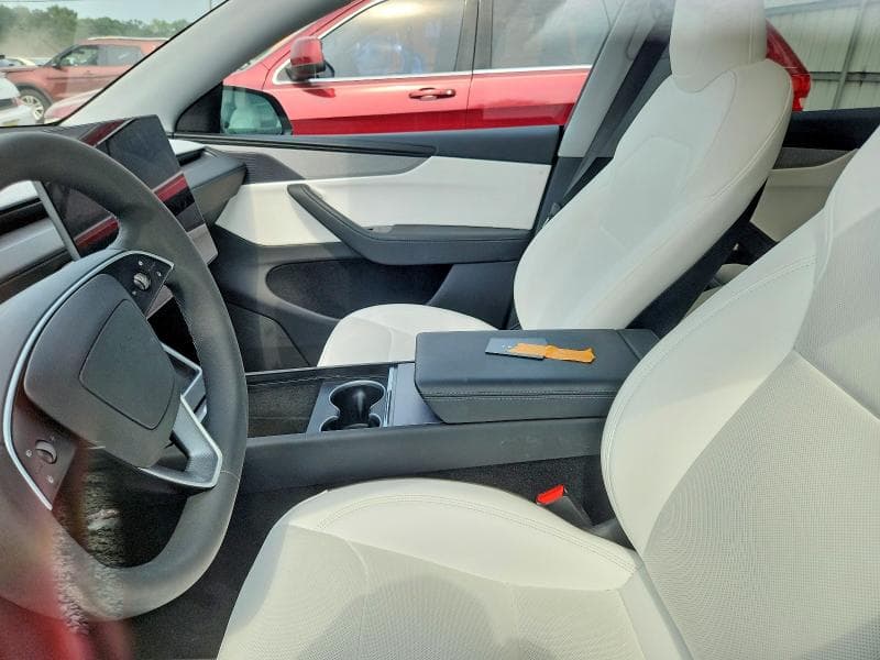 2026 TESLA MODEL Y 7