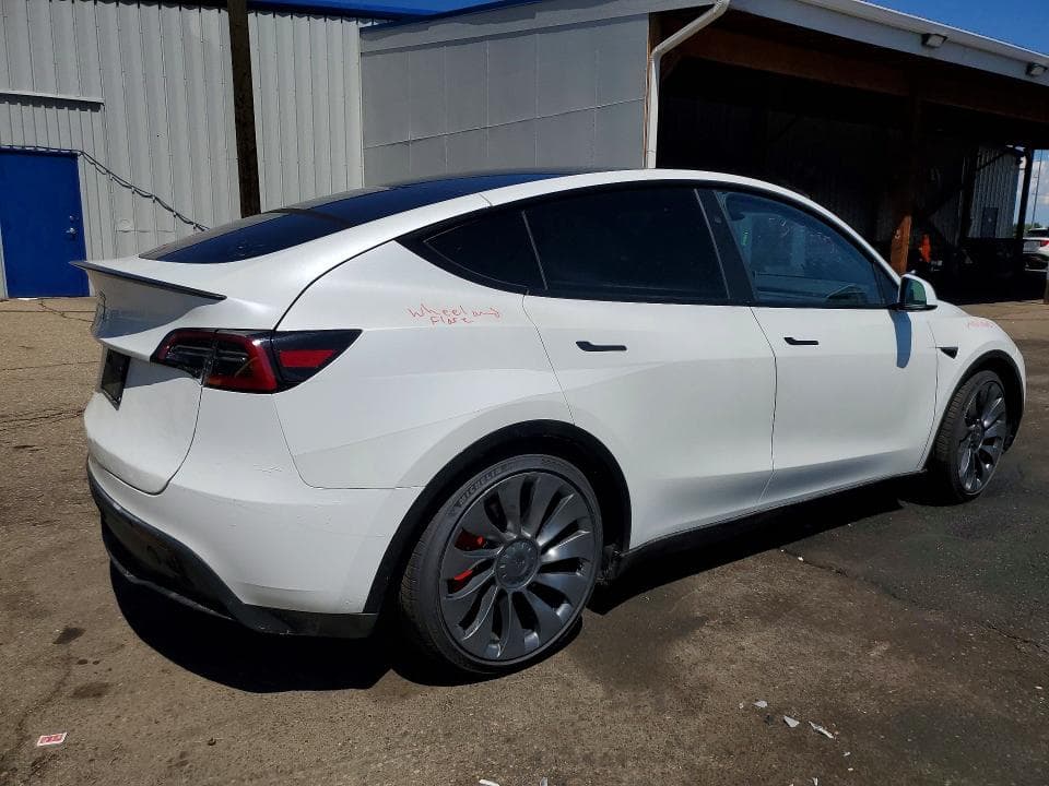 2025 TESLA MODEL Y 3