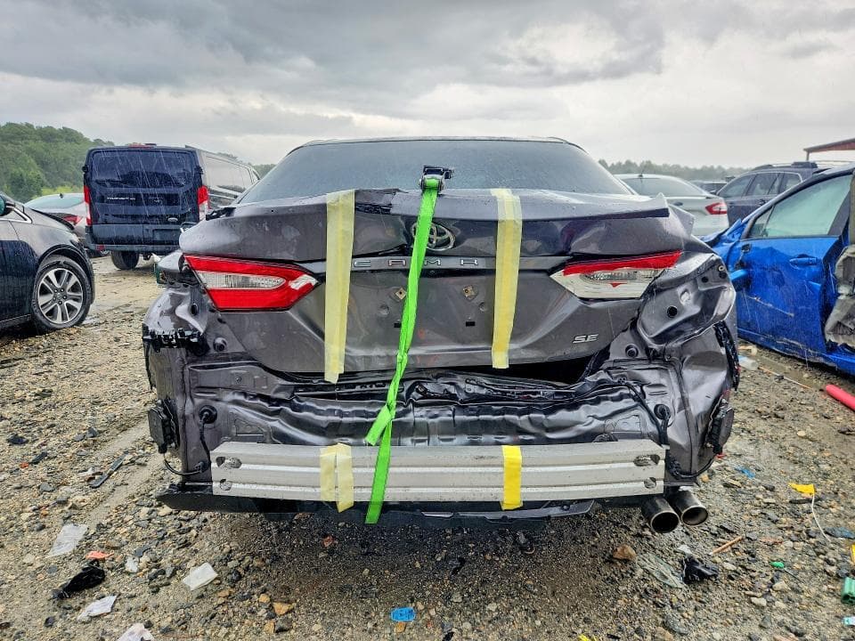 2018 TOYOTA CAMRY SE 6