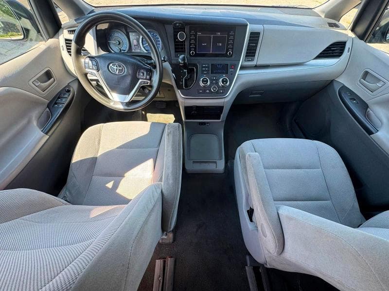 2020 TOYOTA SIENNA L 9