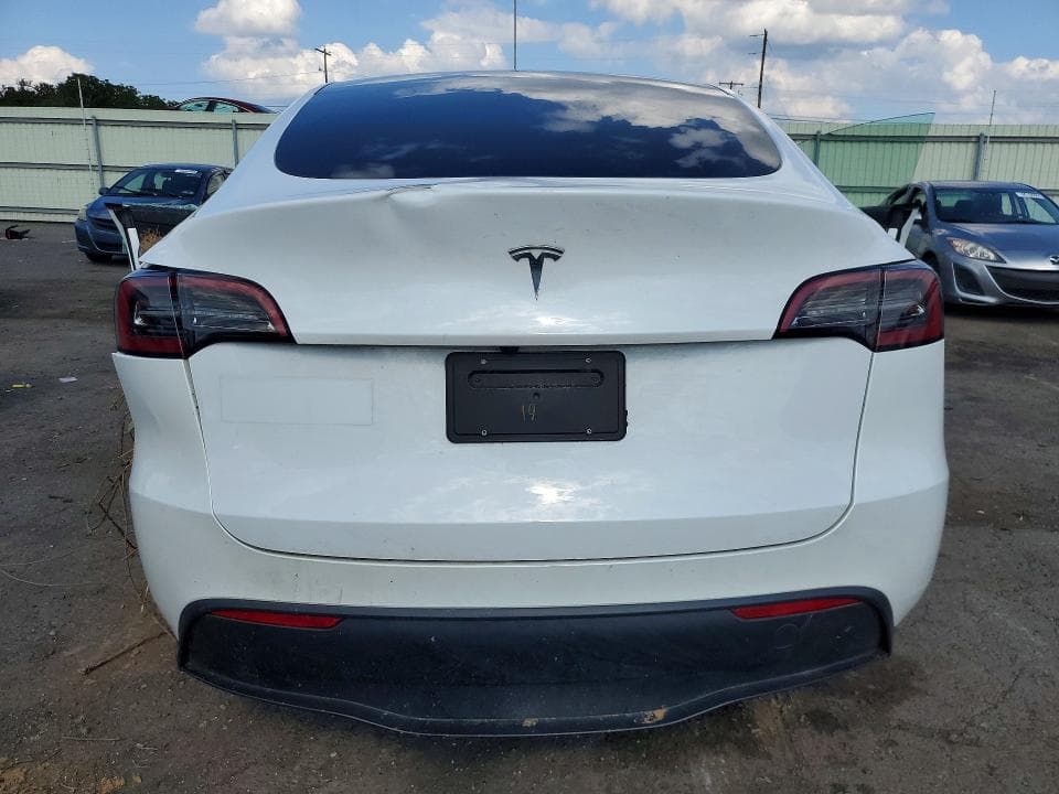 2024 TESLA MODEL Y 6