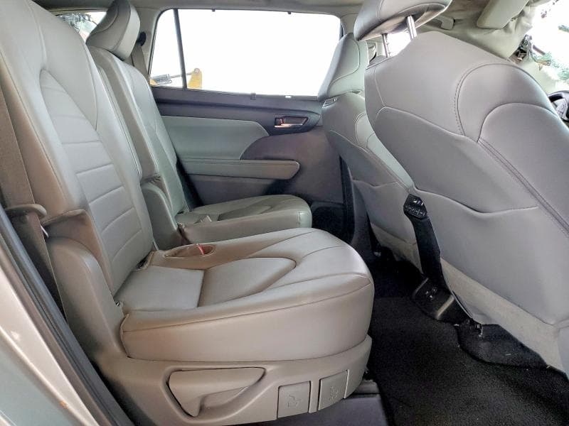 2021 TOYOTA HIGHLANDER XLE 10