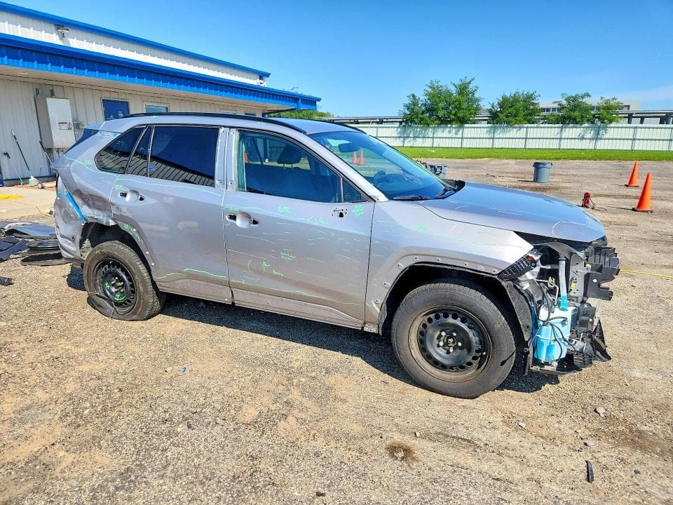 2019 TOYOTA RAV4 LE 4