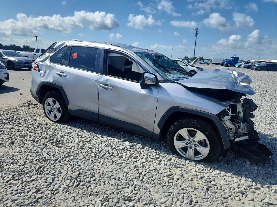 2021 TOYOTA RAV4 XLE 4