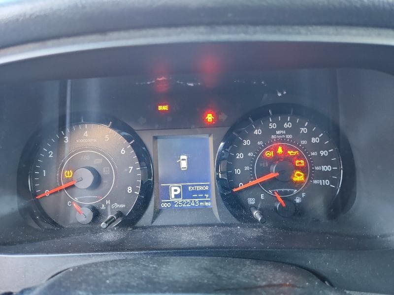 2017 TOYOTA SIENNA LE 9