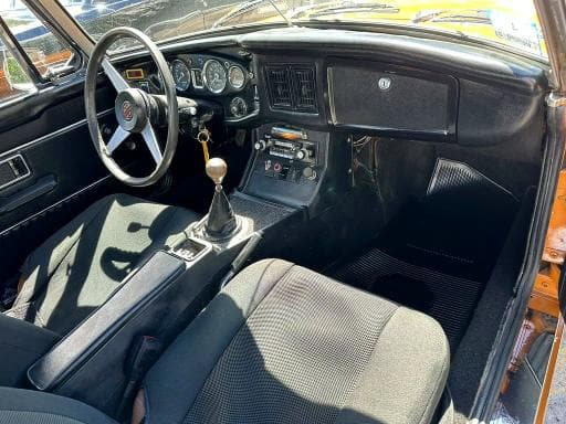 1974 MGB ROADSTER 9