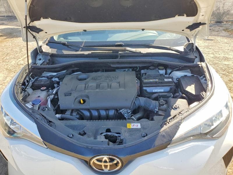 2021 TOYOTA C-HR XLE 12