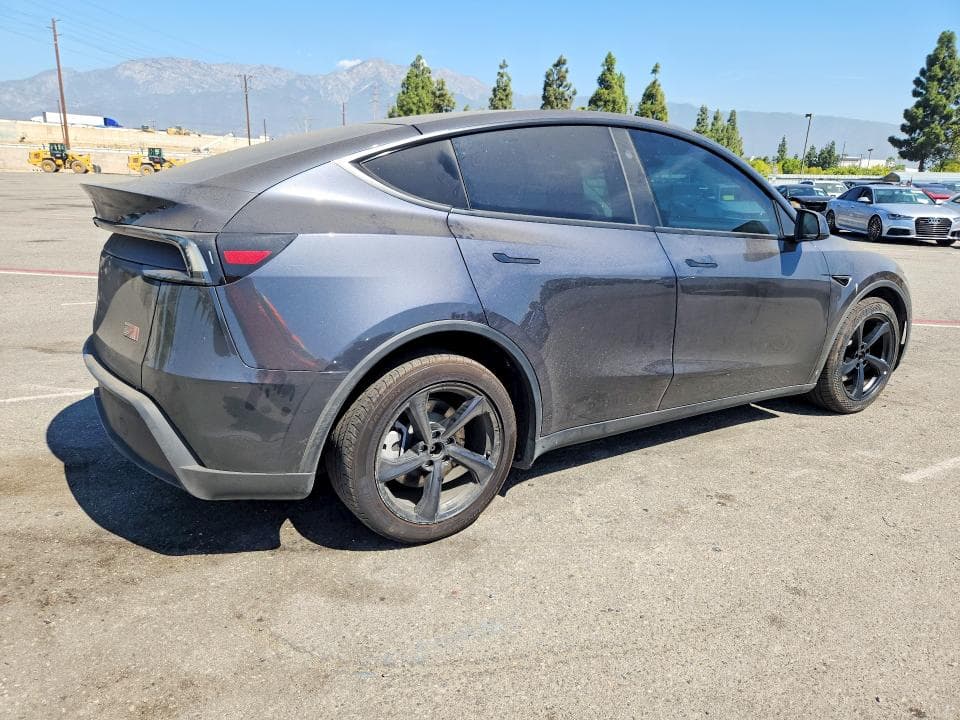 2026 TESLA MODEL Y 3