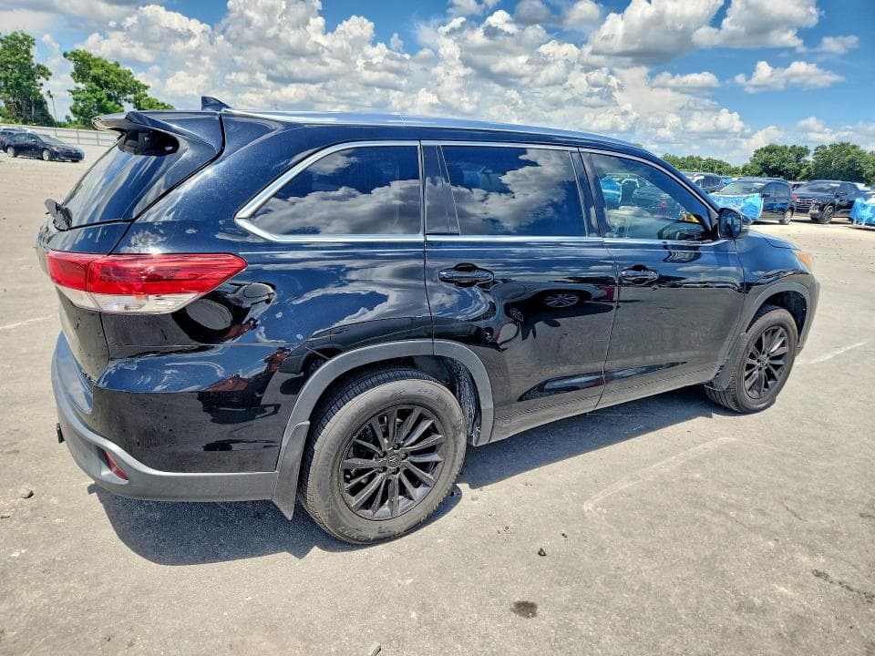 2018 TOYOTA HIGHLANDER XLE 3