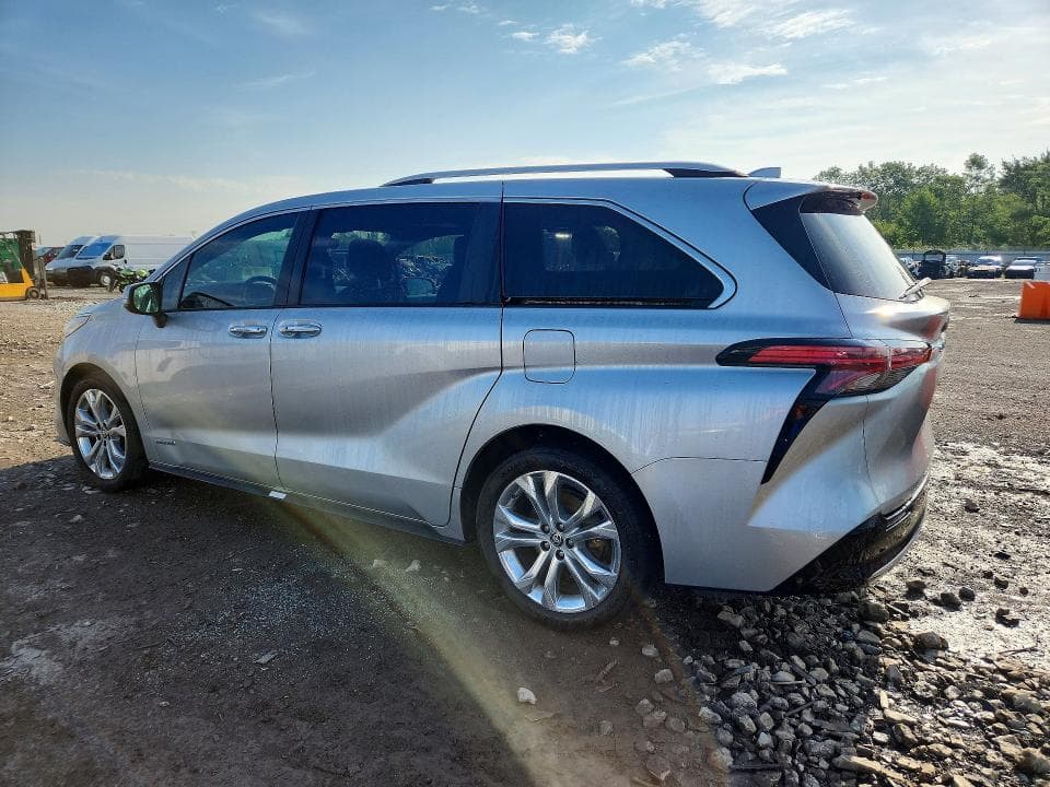 2021 TOYOTA SIENNA PLATINUM 7-PASSENGER 2
