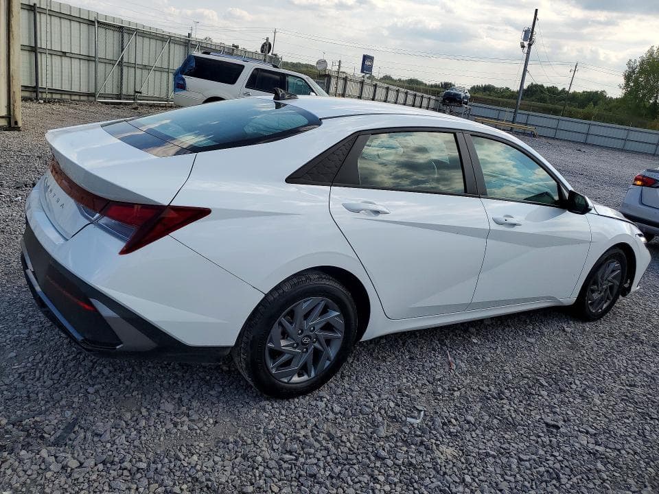 2024 HYUNDAI ELANTRA SEL 3