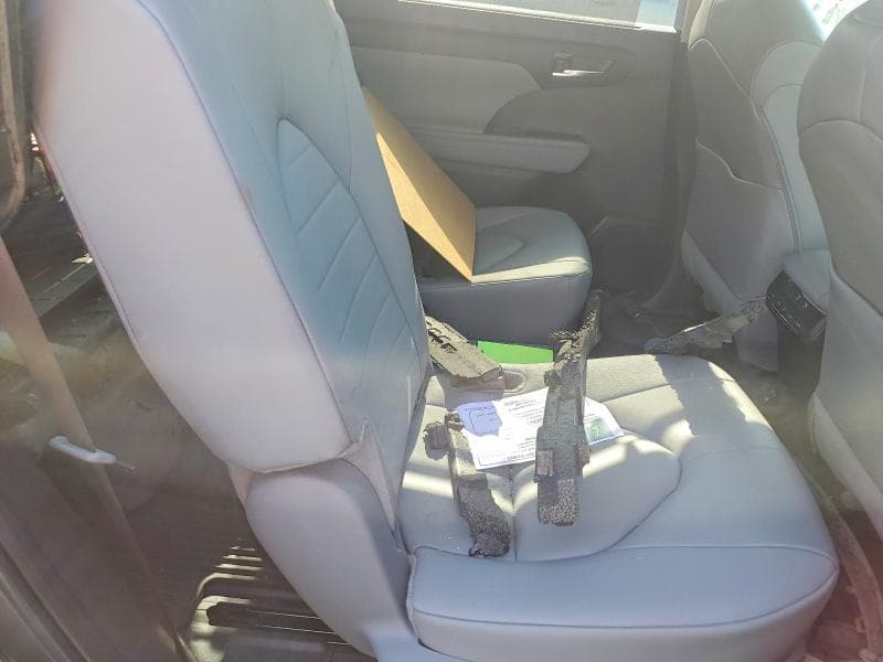 2024 TOYOTA HIGHLANDER XLE 11