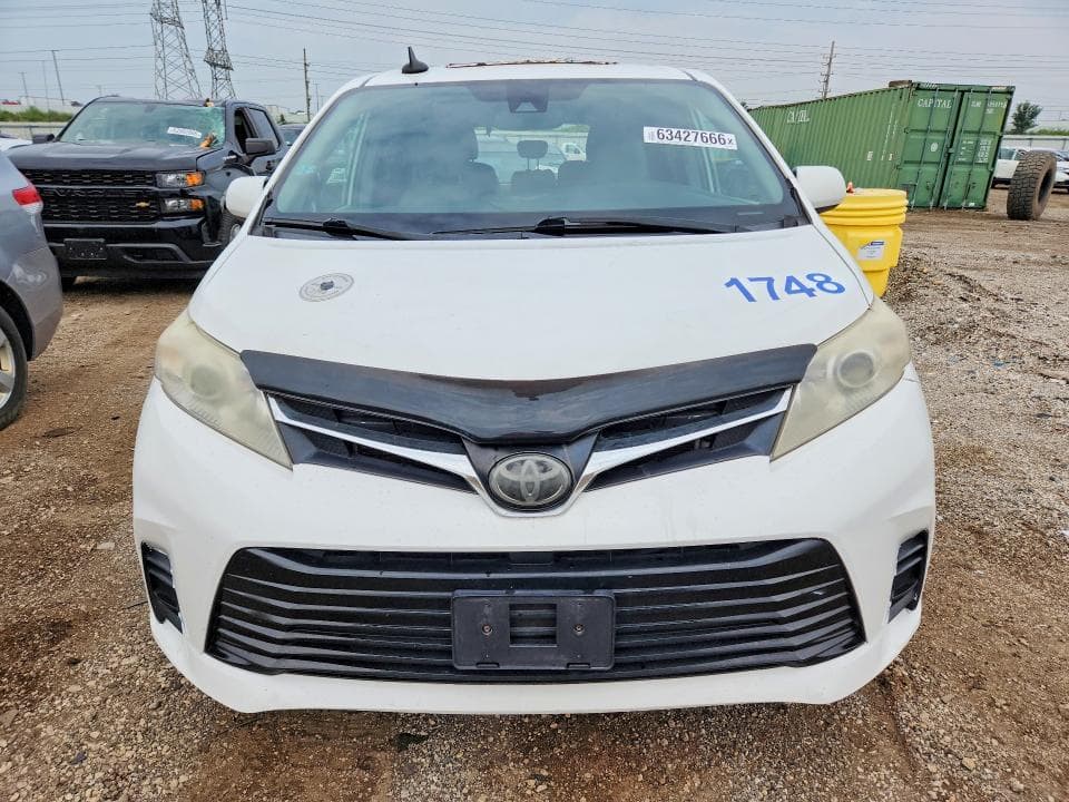 2019 TOYOTA SIENNA LE 5