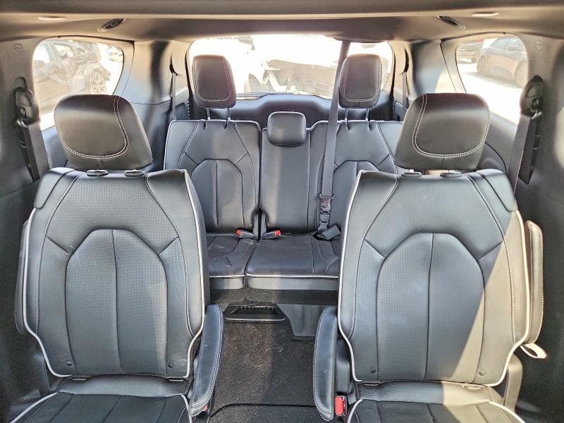2027 CHRYSLER PACIFICA LIMITED 10
