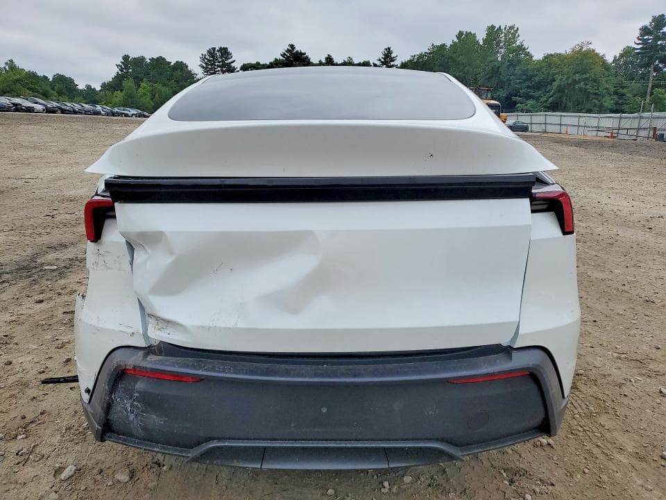 2026 TESLA MODEL  Y 6