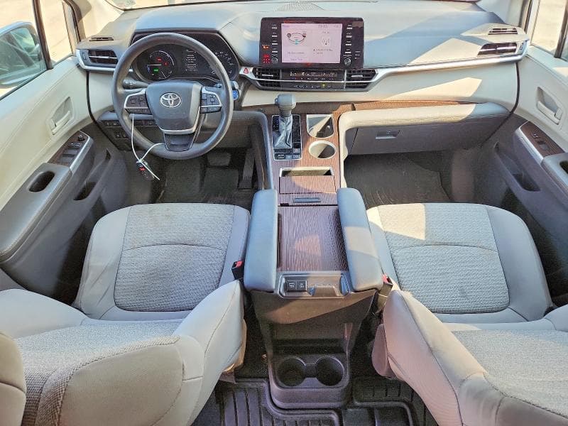 2021 TOYOTA SIENNA LE 8