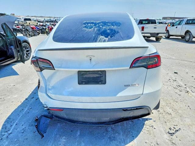 2024 TESLA MODEL Y 6