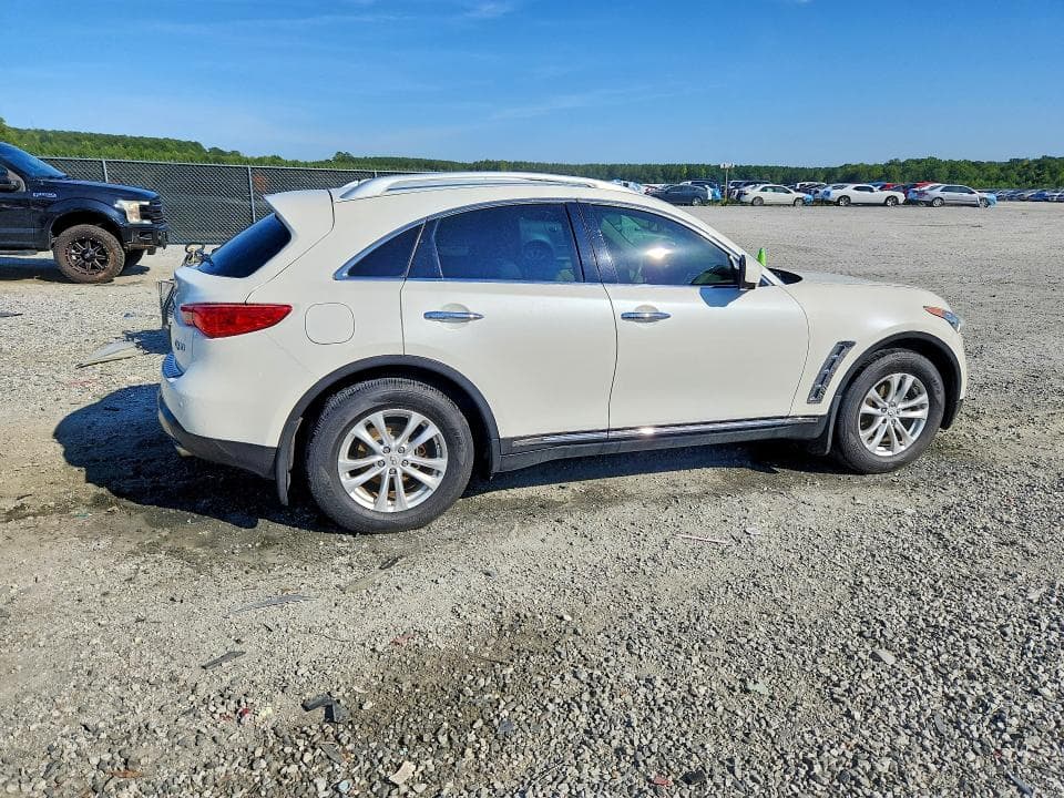 2017 INFINITI QX70 BASE 3