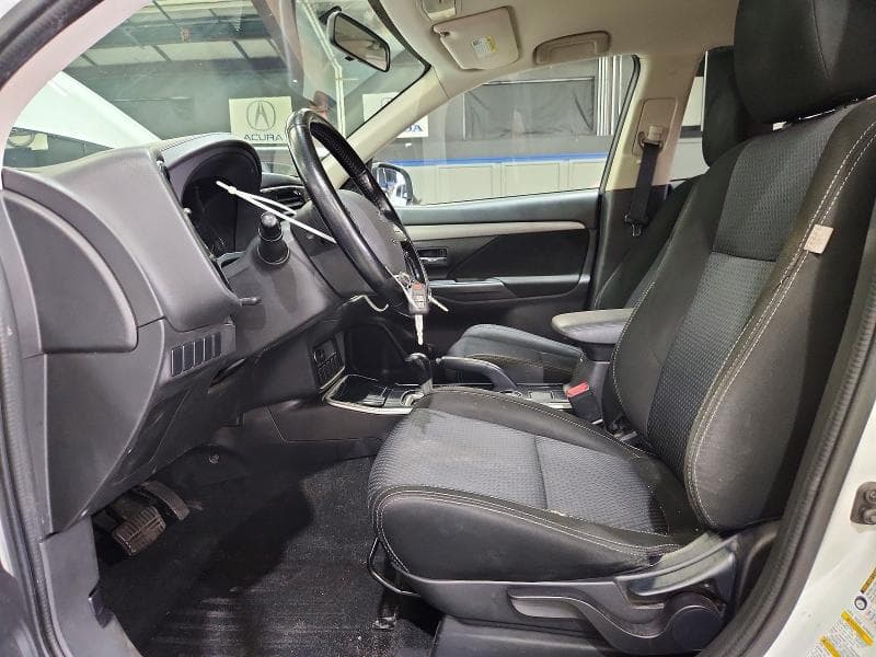 2017 MITSUBISHI OUTLANDER ES 7