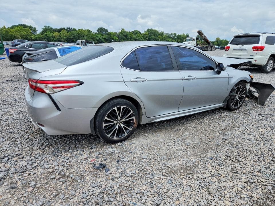2018 TOYOTA CAMRY SE 3