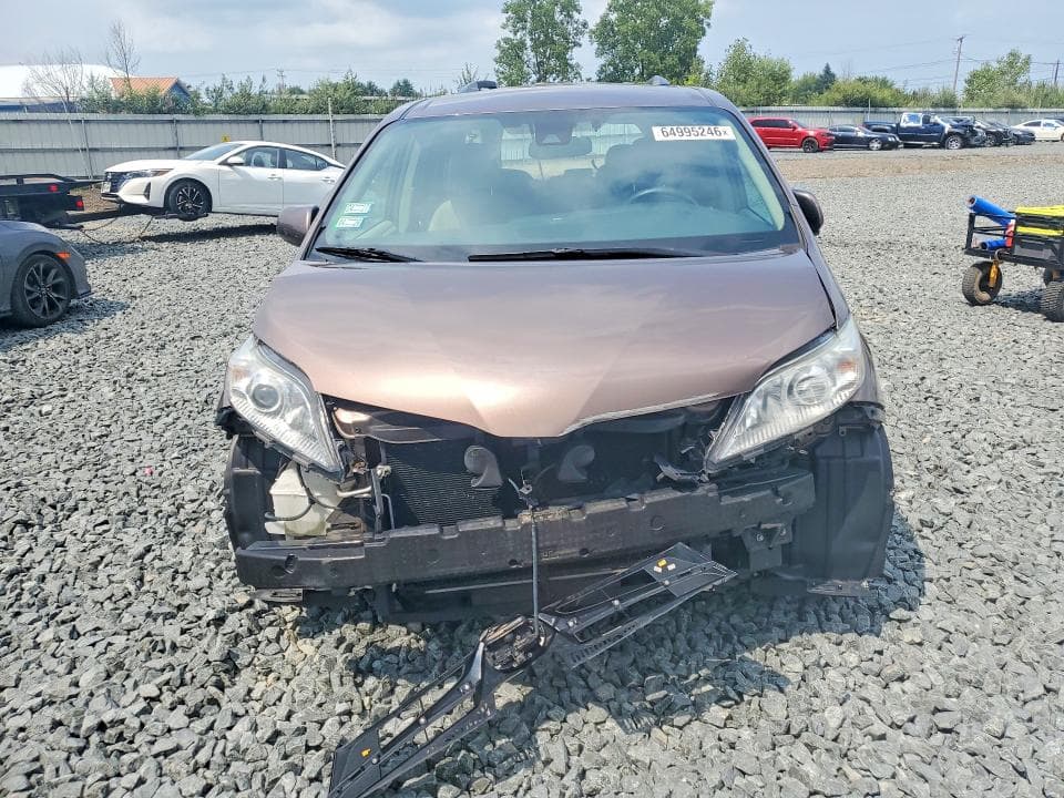 2018 TOYOTA SIENNA LE 5