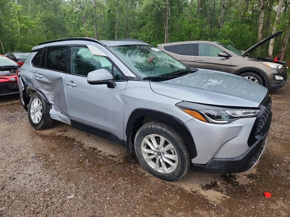 2022 TOYOTA COROLLA CROSS LE 4