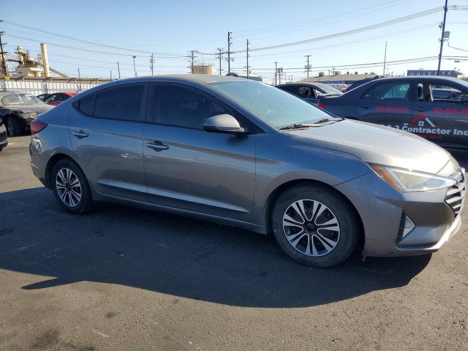 2019 HYUNDAI ELANTRA SE 4